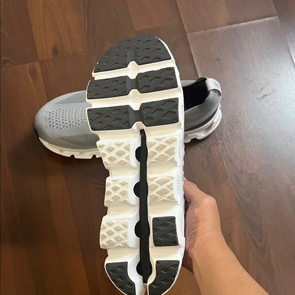 On Cloud Men's Athletic Shoes in Gray - Picture 4 of 5